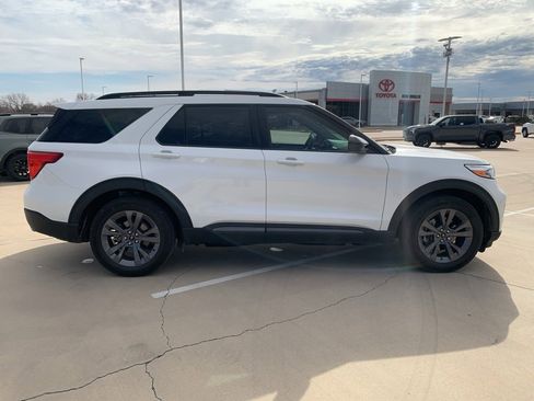 Used 2024 Ford Explorer XLT w/ Equipment Group 202A image 3