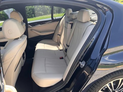 Used 2020 BMW 530i xDrive w/ Convenience Package AWD/4WD image 6