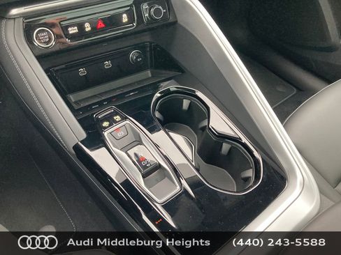 Used 2025 Audi Q5 Premium w/ Convenience Package image 37