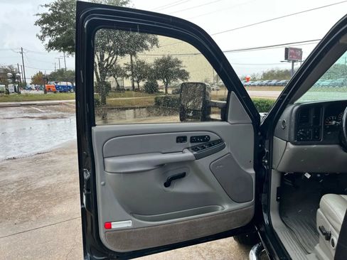Used 2005 Chevrolet Avalanche Z66 w/ Preferred Equipment Group RWD image 11