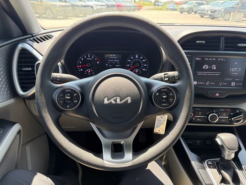 Used 2022 Kia Soul LX w/ Technology Package FWD image 15