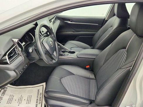 Used 2023 Toyota Camry SE image 18