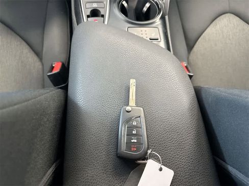 Used 2020 Toyota Camry LE image 34