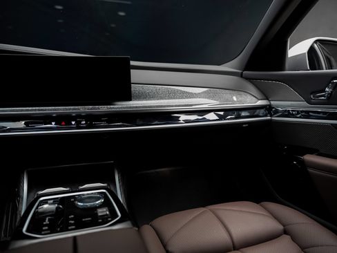 Used 2023 BMW 740i RWD image 39
