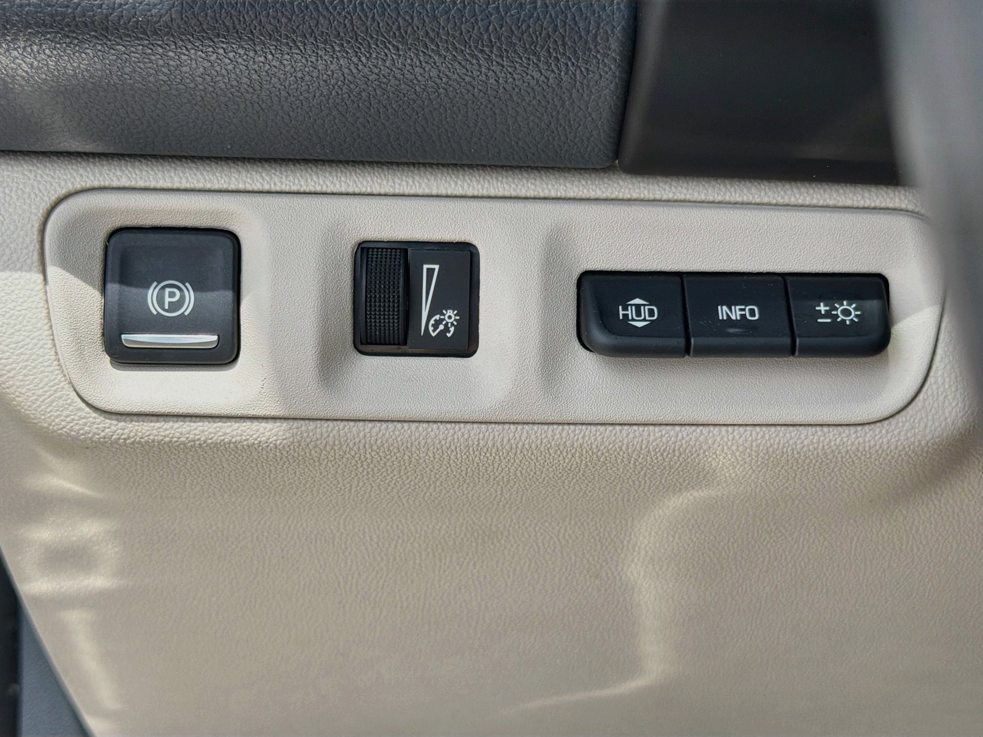 Used 2022 GMC Acadia Denali w/ Denali Ultimate Package FWD image 36