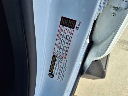 Used 2025 Nissan Rogue SV FWD image 33