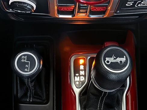 Used 2020 Jeep Wrangler Unlimited Sahara w/ Uconnect 4C Nav & Sound Group image 17