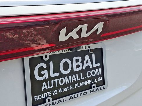 Used 2024 Kia Carnival LX FWD image 29
