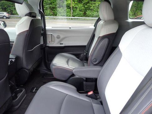 Certified 2022 Toyota Sienna XSE w/ XSE Plus Package AWD/4WD image 17