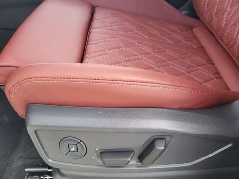 New 2025 Audi SQ5 Prestige image 12