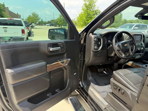 Used 2019 Chevrolet Silverado 1500 High Country w/ Technology Package AWD/4WD image 8