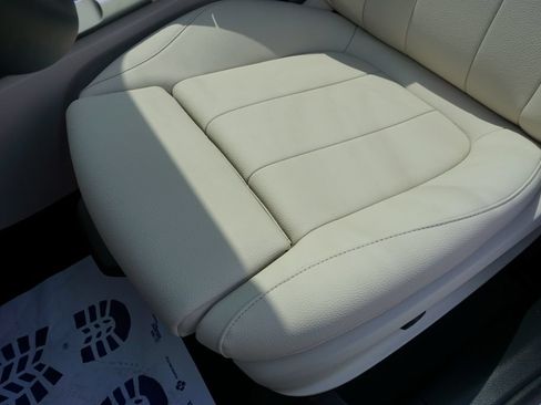 Certified 2025 Mercedes-Benz GLB 250 image 42