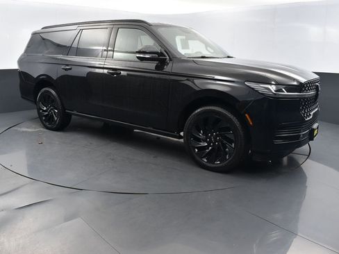 New 2025 Lincoln Navigator L Reserve w/ Jet Appearance Package image 3