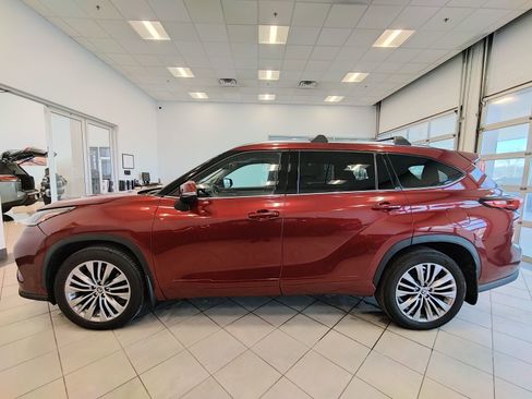 Used 2022 Toyota Highlander Platinum image 7