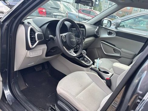 Used 2024 Kia Soul LX w/ Option Group 015 FWD image 6