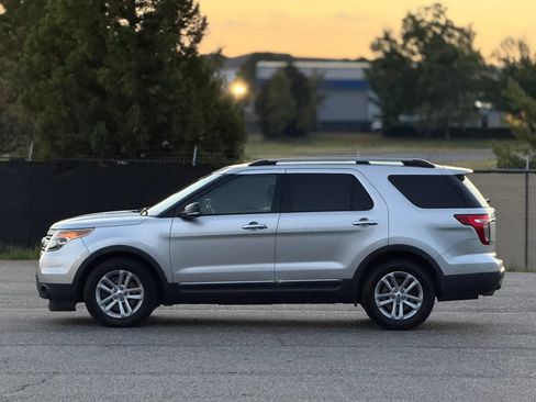 Used 2015 Ford Explorer XLT w/ Equipment Group 202A FWD image 8