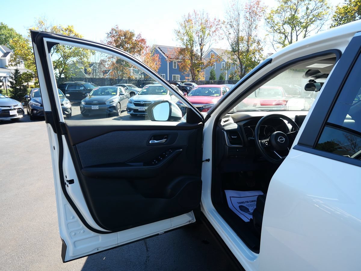 Used 2023 Nissan Rogue SV AWD/4WD image 15