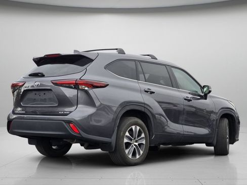 Used 2024 Toyota Highlander XLE AWD/4WD image 24
