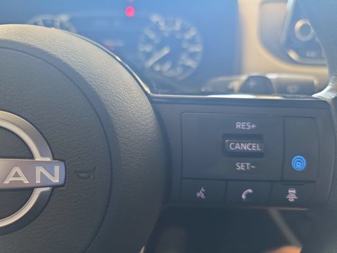 Used 2023 Nissan Rogue SV FWD image 17