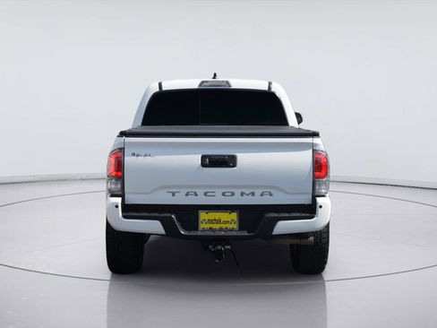 Used 2022 Toyota Tacoma TRD Sport w/ Technology Package RWD image 7