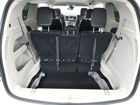 Used 2022 Chrysler Pacifica Touring-L FWD image 40