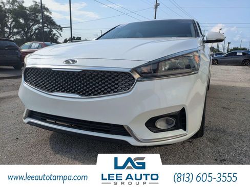 Used 2017 Kia Cadenza Premium w/ Luxury Package FWD image 7
