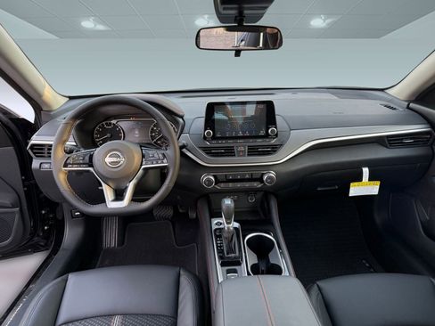 New 2025 Nissan Altima 2.5 SR image 14