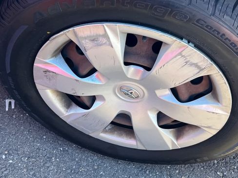 Used 2009 Toyota Camry LE FWD image 15