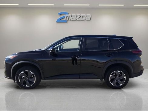 Used 2024 Nissan Rogue SV image 2