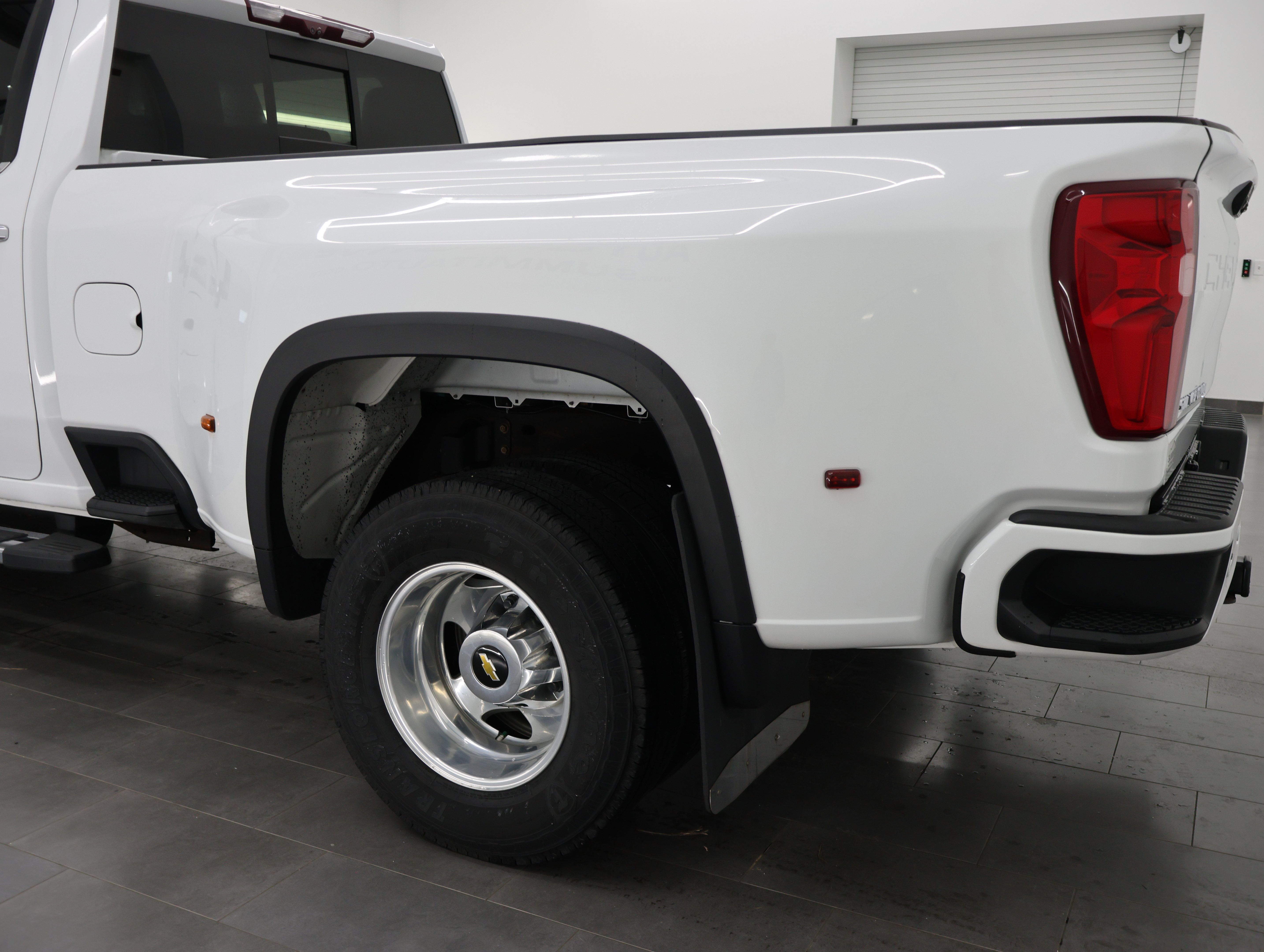 Used 2022 Chevrolet Silverado 3500 High Country w/ Snow Plow Prep/Camper Package AWD/4WD image 39