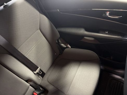 Used 2016 Kia Sorento FWD image 14