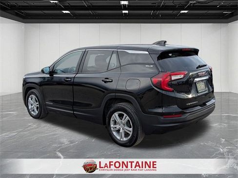 Used 2024 GMC Terrain SLE image 3