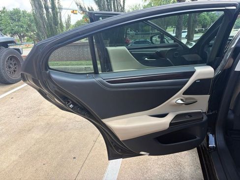 Used 2019 Lexus ES 350 w/ Premium Package image 11