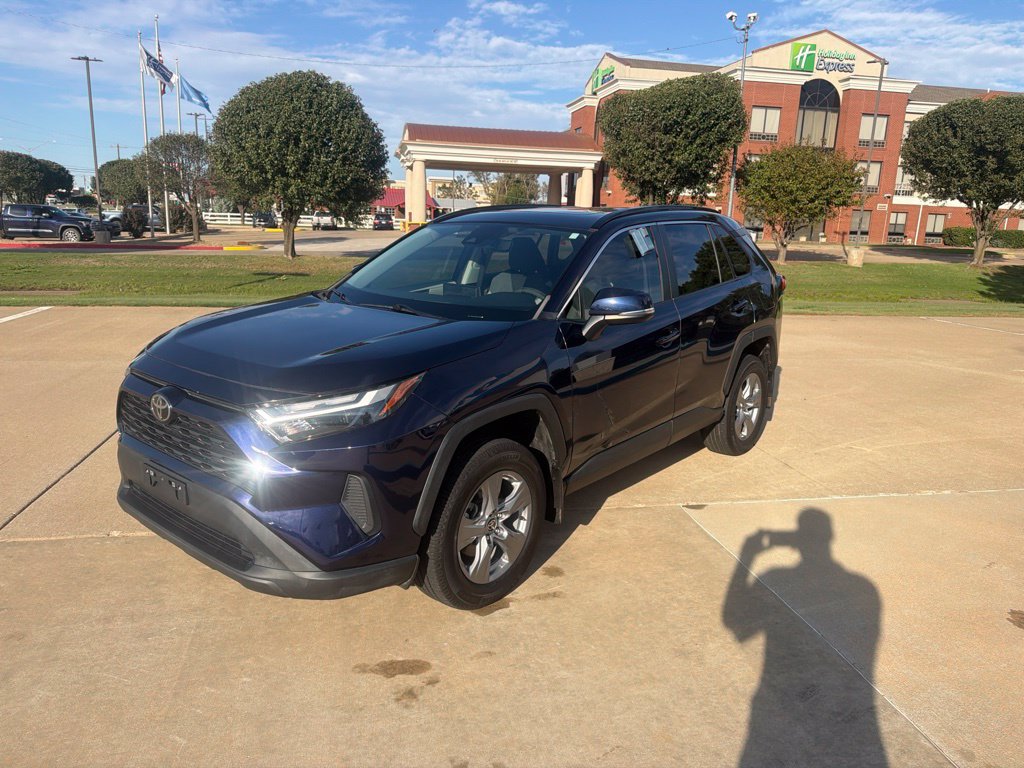 Used 2022 Toyota RAV4 XLE w/ Convenience Package FWD image 5