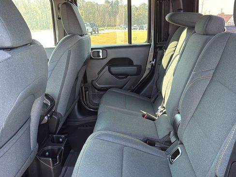 New 2025 Jeep Gladiator Sport image 27