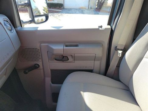 Used 2014 Ford E-350 and Econoline 350 Super Duty w/ Insulation Package image 18