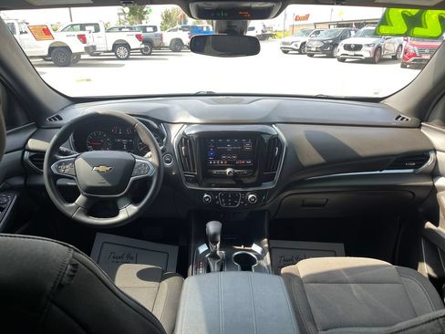 Used 2022 Chevrolet Traverse LT FWD image 16