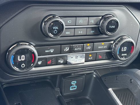 Used 2025 Ford Bronco Raptor AWD/4WD image 24