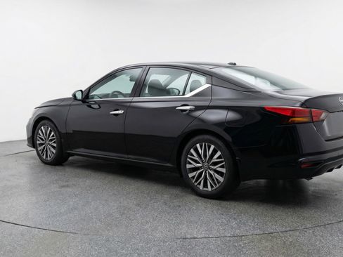 Used 2025 Nissan Altima 2.5 SV FWD image 6