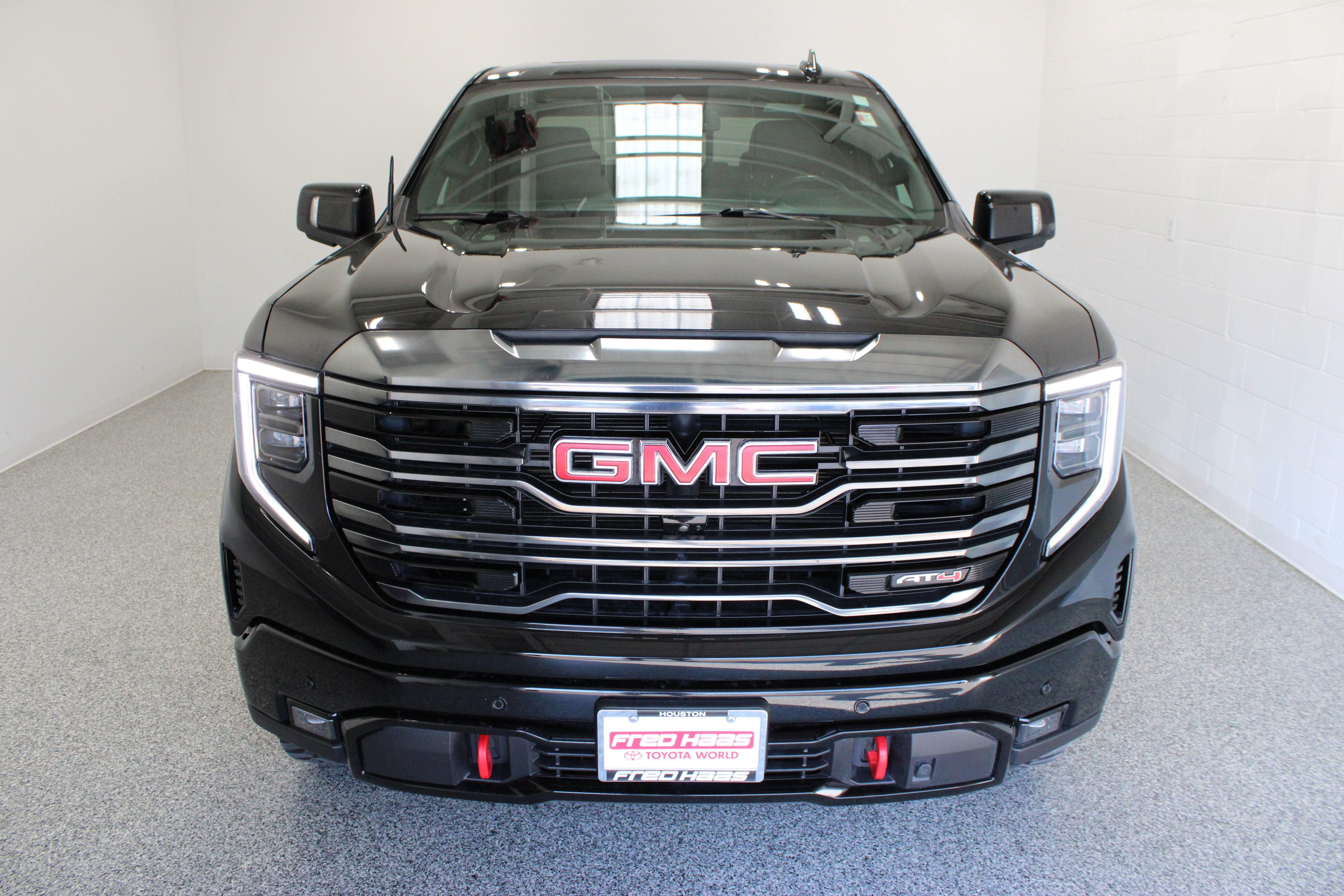Used 2023 GMC Sierra 1500 AT4 w/ AT4 Preferred Package AWD/4WD image 3