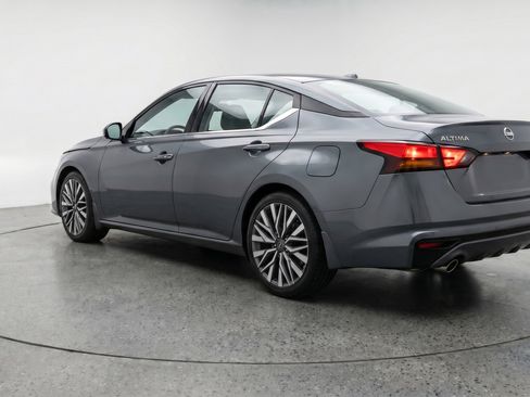 Used 2025 Nissan Altima 2.5 SV image 6