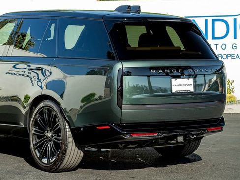 Used 2025 Land Rover Range Rover SE AWD/4WD image 10