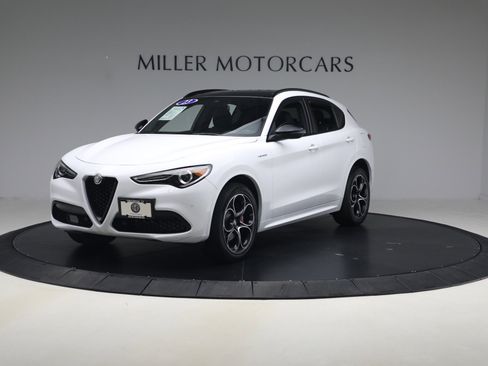 Used 2023 Alfa Romeo Stelvio Veloce AWD/4WD image 2