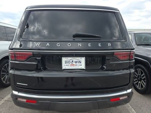 Used 2022 Jeep Wagoneer Series III w/ Premium Group I AWD/4WD image 4