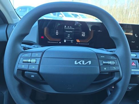 New 2026 Kia K4 LXS image 9