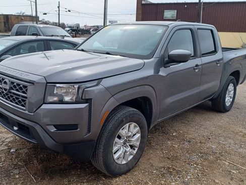 Used 2022 Nissan Frontier SV image 1