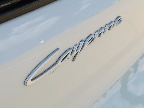 Used 2024 Porsche Cayenne AWD/4WD image 11