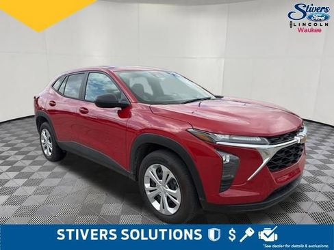 Used 2026 Chevrolet Trax LS FWD image 3