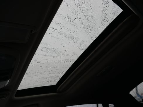 Used 2024 Subaru Crosstrek 2.0i Premium image 32