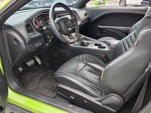 Used 2015 Dodge Challenger SRT Hellcat RWD image 12